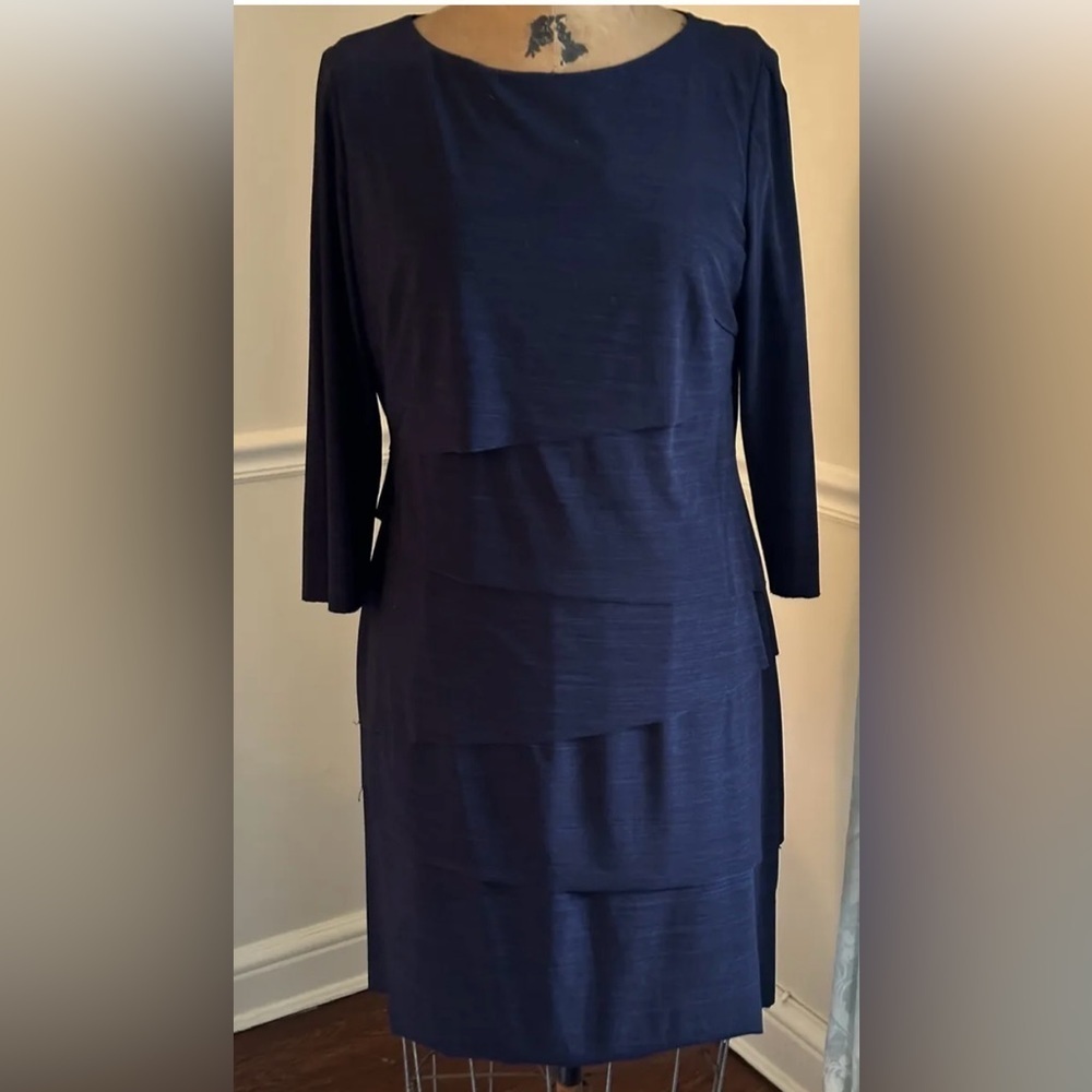 Tahari Arthur S. Levine Dress Navy Blue Tiered-Sz6 NWOT-Flattering! - Picture 11 of 15